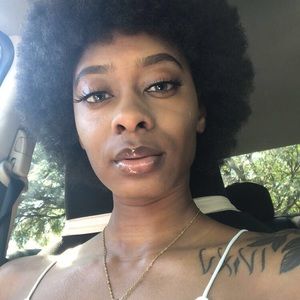 Meet your Posher, Dejah